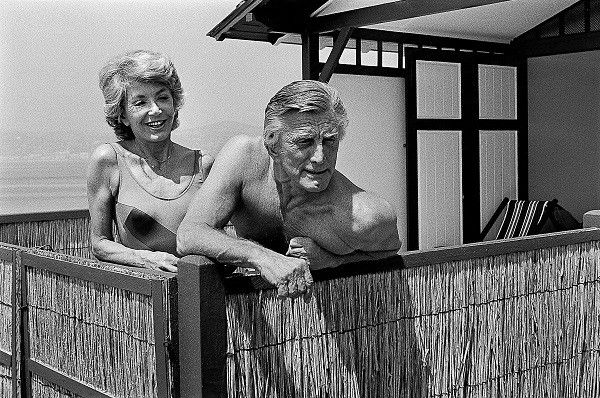 Kirk Douglas et sa femme
 (Serge Assier)