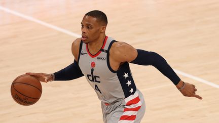 Russell Westbrook, balle en main face aux Los Angeles Lakers, le 28 avril 2021 à Washington. (PATRICK SMITH / GETTY IMAGES NORTH AMERICA)