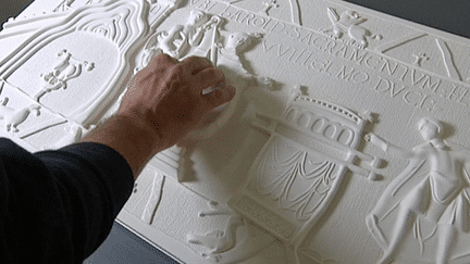 L'impression numérique en 3D de la tapisserie de Bayeux a été financée par l'association Valentin Haüy et ses donateurs  
 (France 3 / Culturebox )