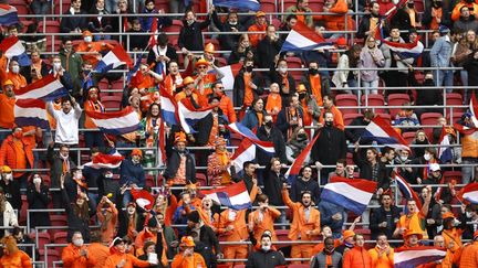 5 000 supporters hollandais ont pu assister au match face à la Lettonie, samedi 27 mars. (MAURICE VAN STEEN / ANP)