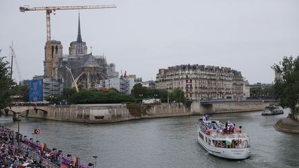 La cathédrale Notre-Dame de Paris photographiée lors des Jeux paralympiques de Paris, le 7 septembre 2024. (CLIVE BRUNSKILL / POOL)