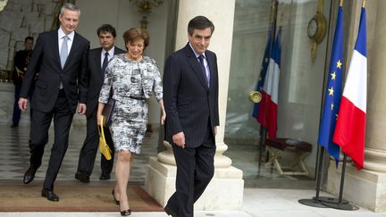 Fran&ccedil;ois Fillon&nbsp;et ses ministres quittent l'Elys&eacute;e apr&egrave;s le dernier Conseil des ministres du quinquennat, le 9 mai 2012 &agrave; Paris. (LIONEL BONAVENTURE / AFP)