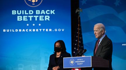 Le président élu, Joe Biden, et la vice-présidente élue, Kamala Harris, le 8 janvier 2021 à Wilmington (Etats-Unis). (JIM WATSON / AFP)