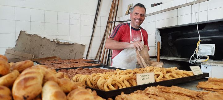 Vassilis, boulanger à Kea. (BENJAMIN  ILLY / RADIO FRANCE)