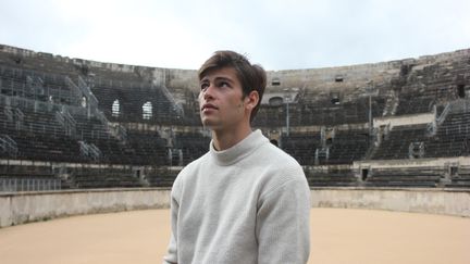 Le torero Raphaël Raucoule, alias "El Rafi", dans les gradins des arènes de Nîmes (Gard), le 15 novembre 2022. (CLEMENT PARROT / FRANCEINFO)