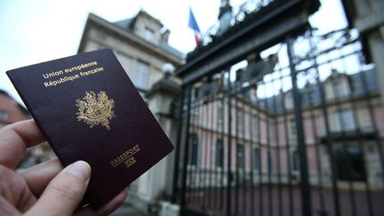 &nbsp; (Mieux vaut anticiper ses demandes de passeport avant les vacances © MaxPPP)