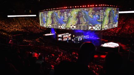 La finale des championnats du monde de League of Legends 2019 s'était déroulée à Paris (photo d'illustration). (JULIEN DE ROSA / EPA)