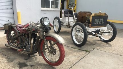 Le "musée" Opel, un lieu de vie où les modèles anciens ne restent pas à l'état d'exposition. (SERGE MARTIN FRANCE INFO)