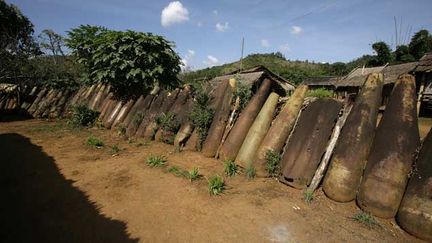  (Le Laos a été tellement bombardé, qu'on peut y voir des clôtures faites de bombes américaines. © Tim Chong/Reuters)