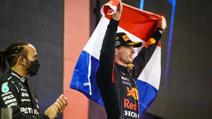 Max Verstappen célèbre son sacre à Abu Dhabi, le 12 décembre 2021. (FLORENT GOODEN / DPPI)