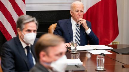 Le président américain Joe Biden et le secrétaire d'Etat Anthony Blinken (à sa droite) à la Maison Blenche à Washington le 1er mars 2021 (POOL / GETTY IMAGES NORTH AMERICA)