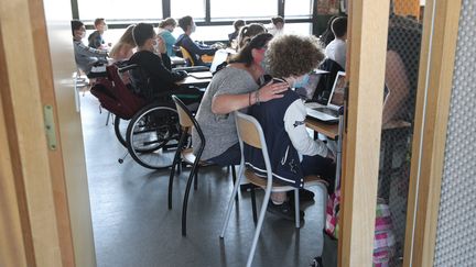 Classe inclusive ouverte aux élèves handicapés du collège Lamartine de&nbsp;Bischheim (Bas-Rhin), en 2020. (JEAN-MARC LOOS / MAXPPP)