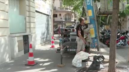 Vendredi 17 juin, les températures sont extrêmement&nbsp;chaudes&nbsp;et pour&nbsp;certains, elles&nbsp;sont d’autant plus insupportables qu’ils doivent exercer leur métier en extérieur. (FRANCE 3)