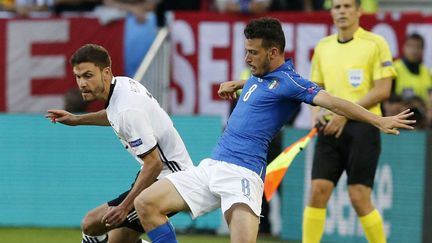 &nbsp; (Jonas Hector, (Allemagne) et Alessandro Florenzi (Italie).  © Michael Probst/AP/SIPA)