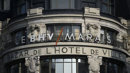 La devanture du BHV-Marais, grand magasin parisien où un accord sur le travail dominical a été conclu, le 3 mai 2016. (MARTIN BUREAU / AFP)