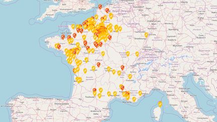 Les stations-service ont été prises d'assaut par des automobilistes craignant une pénurie de carburants. (MON ESSENCE / FRANCEINFO)