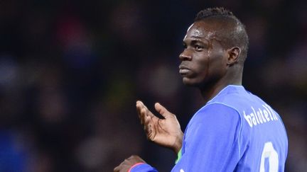 Mario Balotelli a été expulsé après avoir reçu deux avertissements en quatre minutes.  (FABRICE COFFRINI / AFP)