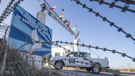 Un pick-up de l'ONU pr&egrave;s de Kuneitra (Syrie), le 5 septembre 2014. (JACK GUEZ / AFP)