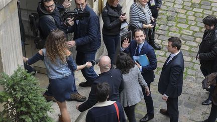 Benoît Hamon avant une conférence de presse, le 10 mars 2017, à Paris. (CHRISTOPHE SAIDI/SIPA)