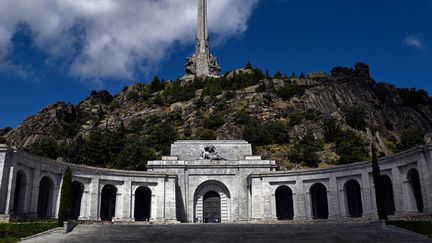 Le "Valle de los Caídos", le mausolée où se trouvent des restes de Franco, près de Madrid (Espagne), le 3 juillet 2018. (OSCAR DEL POZO / AFP)