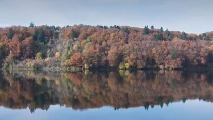 Avec les vacances de la Toussaint, certaines régions semblent plus prisées que d'autres par les touristes. C'est le cas de l'Auvergne, littéralement prise d'assaut. (France 3)