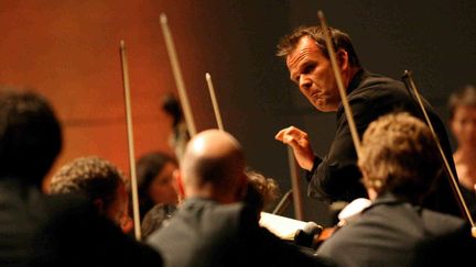 François-Xavier Roth dirige l'orchestre "Le Siècle" lors du Festival Berlioz 2012 à La Côte Saint-André
 (PHOTOPQR/LE DAUPHINE/Jean Francois SOUCHET)