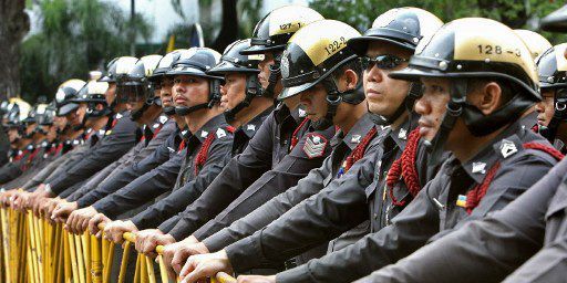 Depuis la prise de pouvoir de la junte en mai dernier, des centaines de Thaïlandais ont été arrêtés arbitrairement par l'armée. (AFP PHOTO / PORNCHAI KITTIWONGSAKUL)