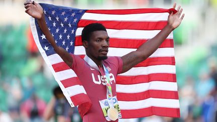 Fred Kerley après sa victoire en finale du 100 m aux championnats du monde d'Eugene, le 16 juillet 2022. (CHRISTIAN PETERSEN / GETTY IMAGES NORTH AMERICA)