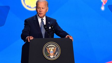 Joe Biden prononce un discours durant la cérémonie d'ouverture du sommet des Amériques à Los Angeles (États-Unis), le 8 juin 2022. (PATRICK T. FALLON / AFP)