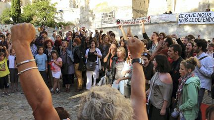 &nbsp; (Les intermittents mobilisés place du Palais des papes, à Avignon le 10 juillet © MAXPPP / Le Dauphiné libéré)