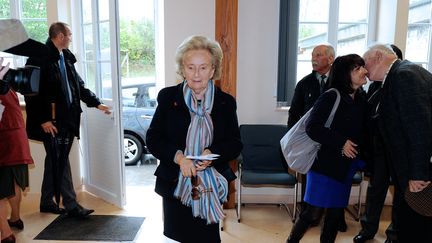 Bernadette Chirac dans son bureau de vote de Sarran (Corr&egrave;ze), le 6 mai 2012. (JEAN-PIERRE MULLER / AFP)