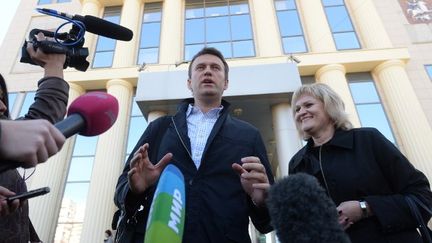 L'opposant russe Alexe&iuml; Navalny devant le tribunal de Moscou (Russie), le 14 octobre 2013. (ALEXEY KUDENKO / RIA NOVOSTI)