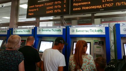 Inscription en cyrillique et anglais à la gare de Kievsky, à Moscou (Russie), en 2016 (MAXPPP)