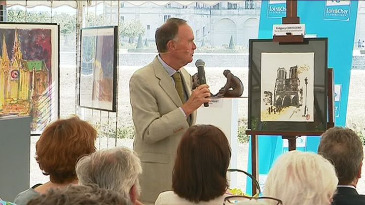 Chambord le 15 septmebre 2019. Une vente aux enchères au profit de Notre-Dame de Paris orchestrée par&nbsp;Me Philippe Rouillac, Commissaire-priseur. (X. Naizet / France Télévisions)