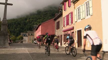 Pyrénées : les cyclistes amateurs, une aubaine pour le secteur touristique