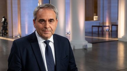 Le candidat dans la région des Hauts-de-France Xavier Bertrand (ex-LR) lors du débat pour les régionales organisé sur France 3 à Lille, le 2 juin 2021. (CELIA CONSOLINI / HANS LUCAS / AFP)