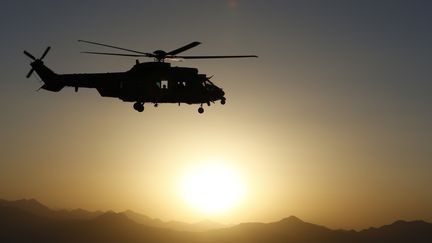 Un soldat fran&ccedil;ais a &eacute;t&eacute; tu&eacute;, le 7 ao&ucirc;t 2012, dans la province de Kapisa (nord-est de l'Afghanistan). Un autre, bless&eacute;, est hors de danger.&nbsp; (ALEXANDER KLEIN / AFP)