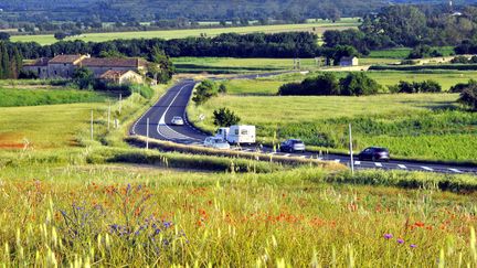 Une route au milieu de champs, illustration.&nbsp; (G?RARD HOUIN / MAXPPP)