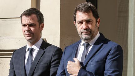 Les ministres de la Santé et de l'Intérieur Olivier Véran et Christophe Castaner sur le perron de l'Elysée, à Paris, le 13 mars 2020.&nbsp; (LUDOVIC MARIN / AFP)