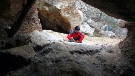 Un arch&eacute;ologue participe &agrave; des fouilles dans la province chinoise du Henan, le 20 avril 2012.&nbsp; (HUANG HE LY / IMAGINECHINA / AFP)