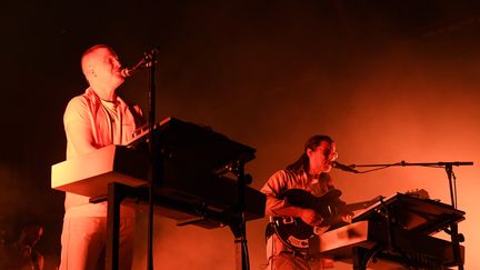 Le duo Jungle clôt la journée pour la scène Cascade. (NATHALIE GUYON)