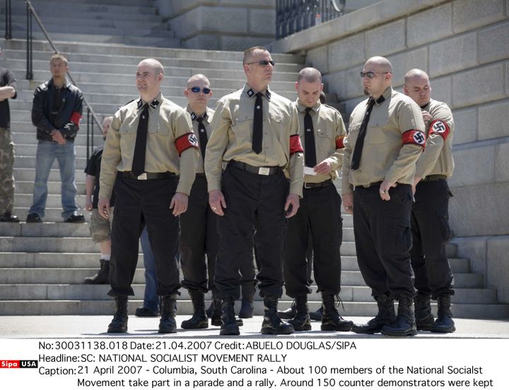 Des néonazis américains lors d'une manifestation, à Columbia (Caroline du Sud, Etats-Unis), le 21 avril 2007. (ABUELO DOUGLAS / SIPA)