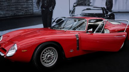 Cette Iso Grifo A3-C de 300 chevaux qui a appartenu à Johnny Hallyday, vendue chez Sotheby's à Paris, n'a pas trouvé preneur.
 (Stéphane de Sakutin / AFP)