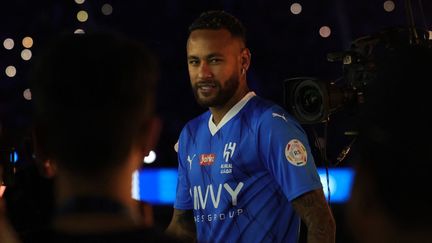 Neymar sous ses nouvelles couleurs d'Al-Hilal, le 19 août 2023. (FAYEZ NURELDINE / AFP)