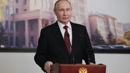 Le président de la Russie, Vladimir Poutine, le 17 mai 2024 à Harbin (Chine). (MIKHAIL METZEL / AFP)