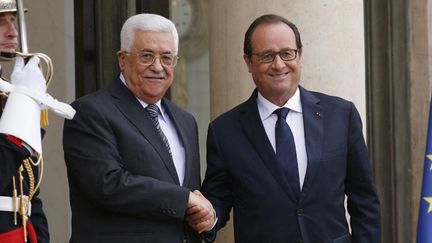 &nbsp; (Mahmoud Abbas, Président l'Autorité palestinienne, et François Hollande sur le perron de l'Elysée, ce mardi 22 septembre © MaxPPP)