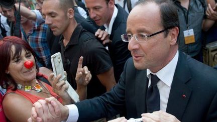 Bain de foule pour François Hollande à Avignon (15 juillet 2012)
 (Bertrand Langlois / AFP)