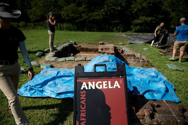 Des archéologues travaillent sur une partie du site historique de Jamestown, en Virginie, le Colonial National Historical Park (19 août 2019) (BRENDAN SMIALOWSKI / AFP)