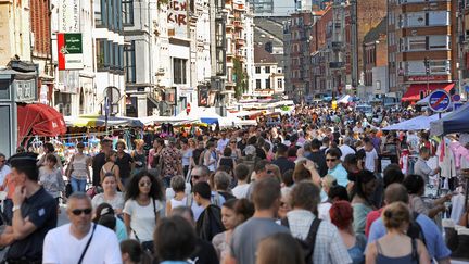 En 2100, la population française&nbsp;atteindra les 67 millions d'habitants, quand la population mondiale sera de 8,8 milliards d'êtres humains. (PHILIPPE HUGUEN / AFP)