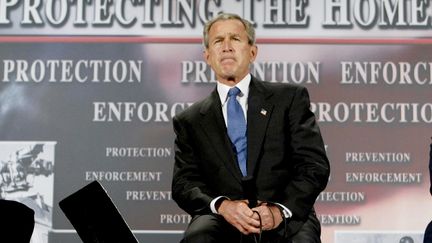 &nbsp; (George Bush, président des Etats-Unis au moment de l'adoption du Patriot Act©REUTERS/Larry Downing)